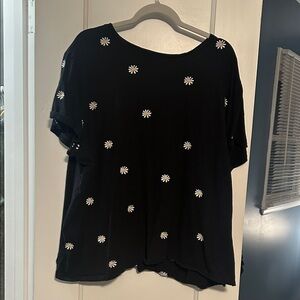 Maurices Black Short Sleeve Top with White Daisy Print